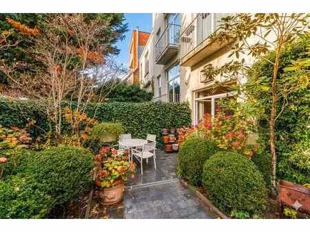 potentiel exceptionnel pour un rez contemporain avec jardin