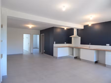 t3 renove au 1er etage avec terrasse