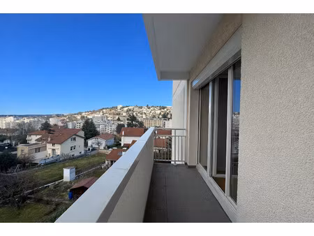 vivaraize : t5 lumineux avec balcon  cave et garage double