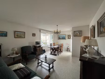 charmant appartement 3 pièces à vendre à talence - dernier étage avec balcon et parking