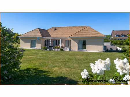 plain-pied récent de 215 m² – volumes rares  4 chambres  sous-sol complet – proche a13