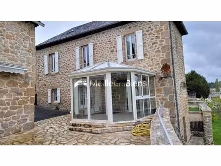 très belle maison en pierres avec grange et terrain