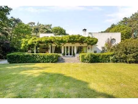 villa unique sur environ 8 4 hectares de parc.