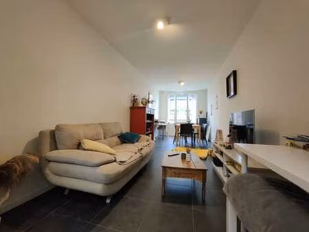 bel-étage deux chambres proche des commodités
