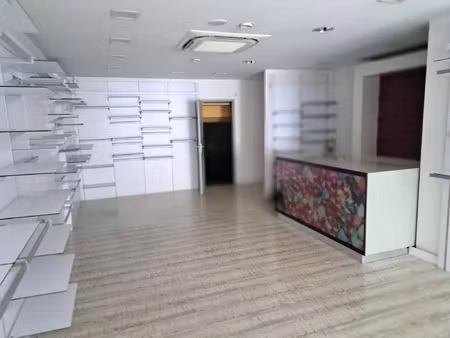 location commerce 146 m² à auch (32000)