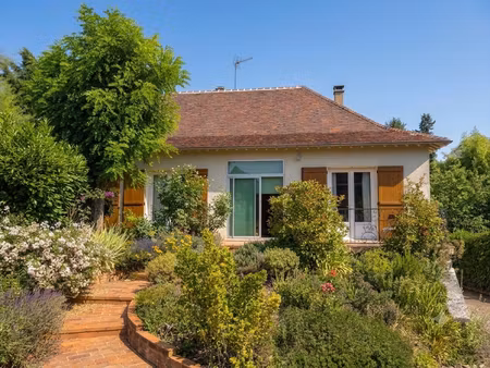 maison champlost avec superbe terrain.