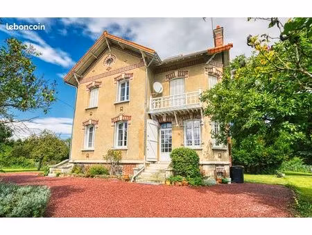 maison 8 pièces 214 m²