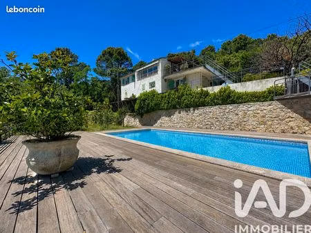 propriété 6 pièces 196 m²