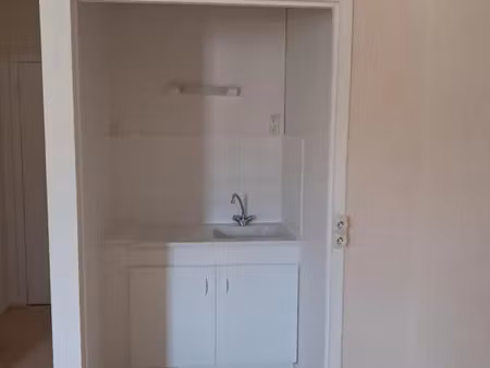 location appartement 1 pièce 23 m² à l’île-bouchard (37220)