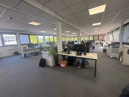 location bureau 297 m² à saint-avertin (37550)