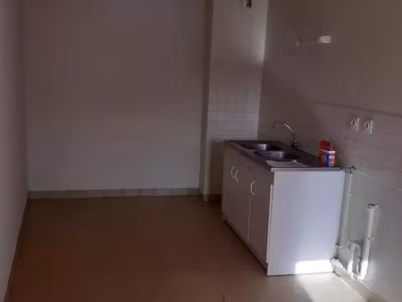 location maison 3 pièces 78 m² à sainte-catherine-de-fierbois (37800)
