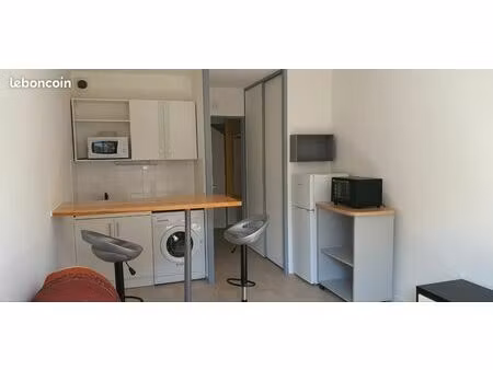 studio meublé parking fermé privé
