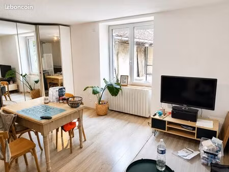 location studio meublé centre ville disponible 1er aout