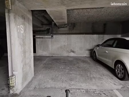 parking/box 11 m² lyon