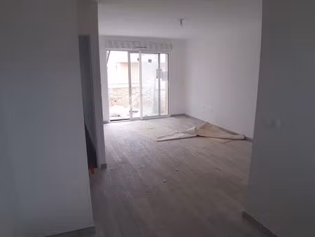 beau t2 avec balcon parking et garage à vélo