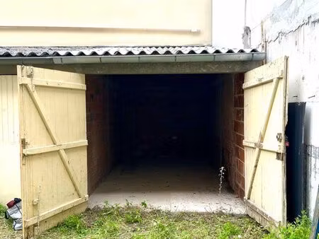 boxe extérieur garage fermé 13 m2 colombes