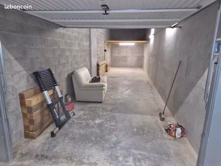 très grand garage