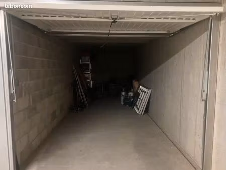 garage à louer au mois tassin la demi lune