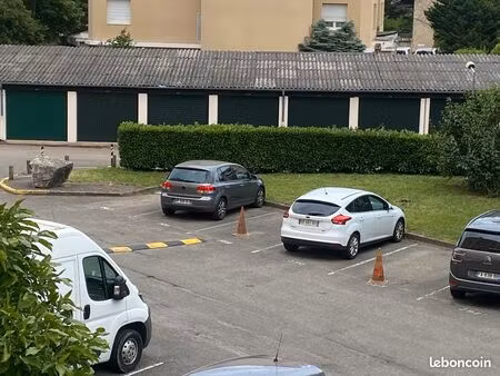 place de parking sainte foy les lyon/ lyon 5e