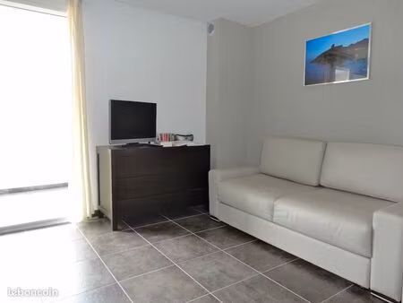 studio meublé 24 m2 avec parking et terrasse bonneveine 8ème