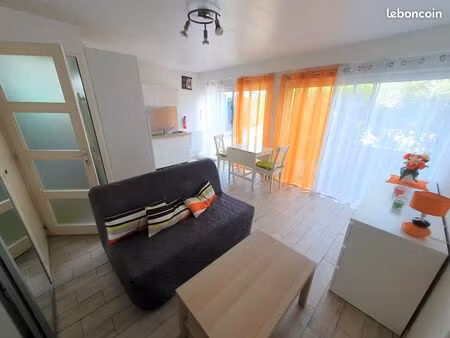 studio meublé en rez de jardin dans maison - 20m²