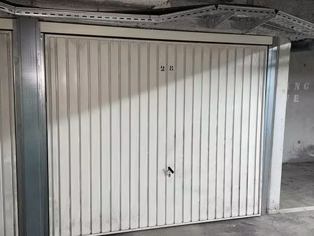 location box fermé – résidence sécurisée – 13 m² - 13008
