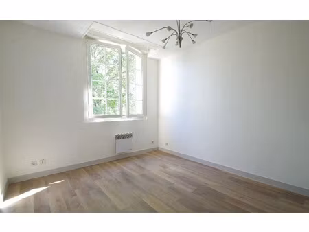location appartement  28.45 m² t-2 à la rochelle  483 €