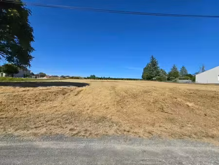 vente terrain 1350 m² à clion (17240)  20 000 €