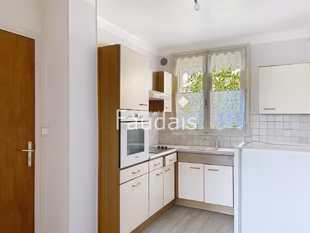 appartement t2 de plain-pied en hyper-centre de coutances av