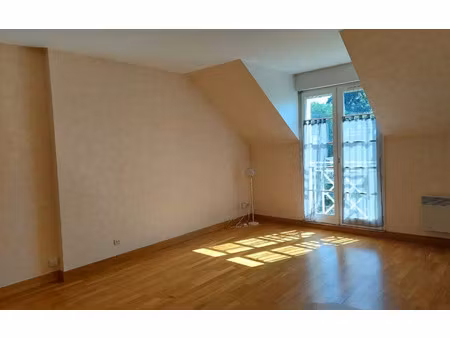 location appartement  m² t-2 à massy  836 €