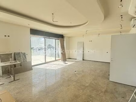 local commercial de 148 m² à lieusaint