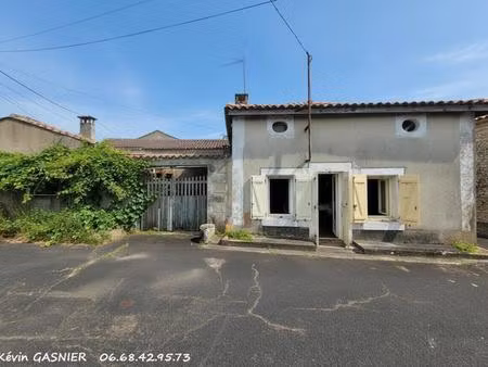 balzac (16430) : maison à rénover de 51m2 + dépendances