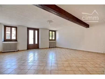 vente gresivaudan crolles : maison de village t4 avec cour et garage