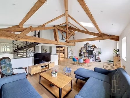 exclusivité - liergues centre bourg - loft 5 chambres  236 m² avec jardin et stationnement
