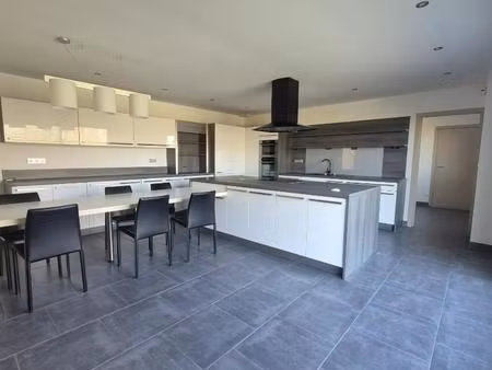 tres bel appartement de 217 m² avec des beaux volumes et belles prestations