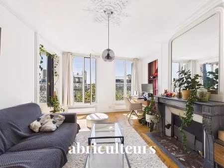 2 pieces de charme avec petit balcon filant – paris 10  porte saint-denis
