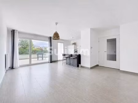 appartement t2 de 55m² et sa terasse de 28m² ! + garage fermé et place de parking privativ