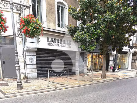local commercial primetarbes 92 m²