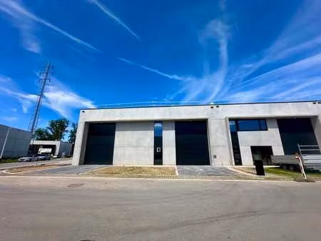 nieuwbouw kmo-unit van 205 m² met 2 parkeerplaatsen nabij...