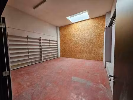 local entrepôt de 130m²