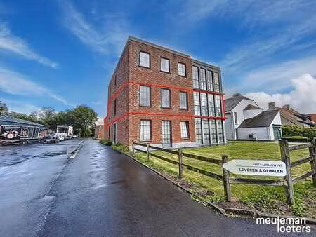 appartement lumineux avec finitions haut de gamme et volumes
