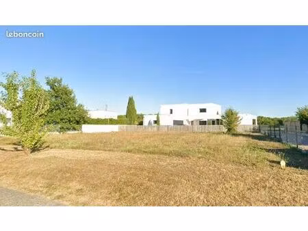 terrain viabilisé de 766m²