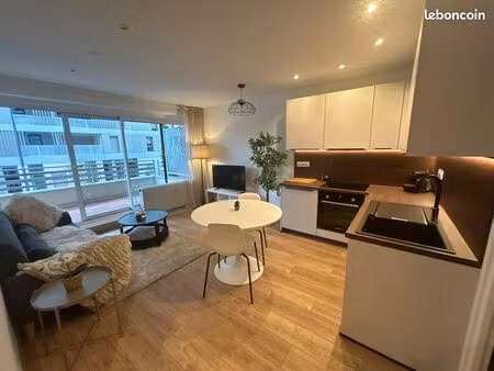 t2 neuf / hyper centre / grand balcon