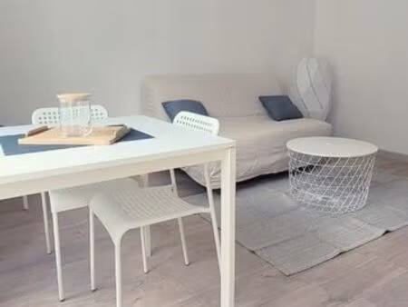 joli studio meublé proximité immédiate de l'arsenal ( porte cafarelli)