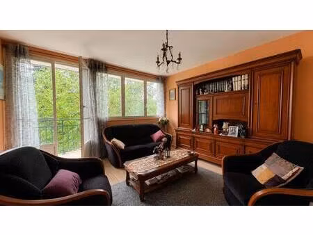 appartement 77 m² avec balcon  parking et cave à deux pas du centre-ville