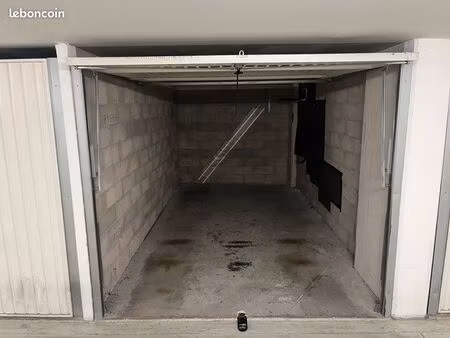 garage box fermé à louer