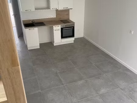 charmante maison t3 récente avec terrasse et stationnement