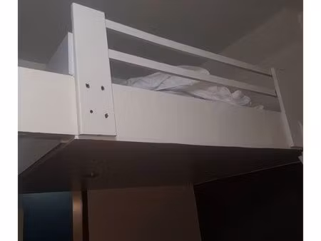 studio meublé avec mezzanine et cour privatif