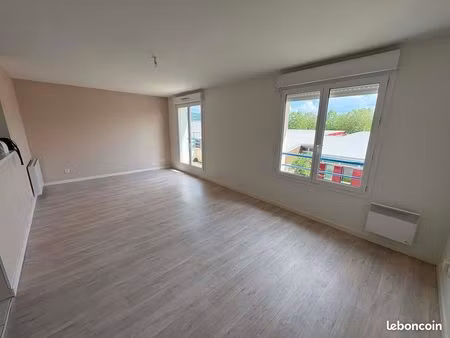 à louer – t2 lumineux avec balcon  parking sécurisé et cave – cléon (76410)