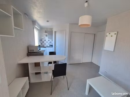 studio meublé excellent état  idéal étudiant(e) dans résidence sécurisée (interphone et ba